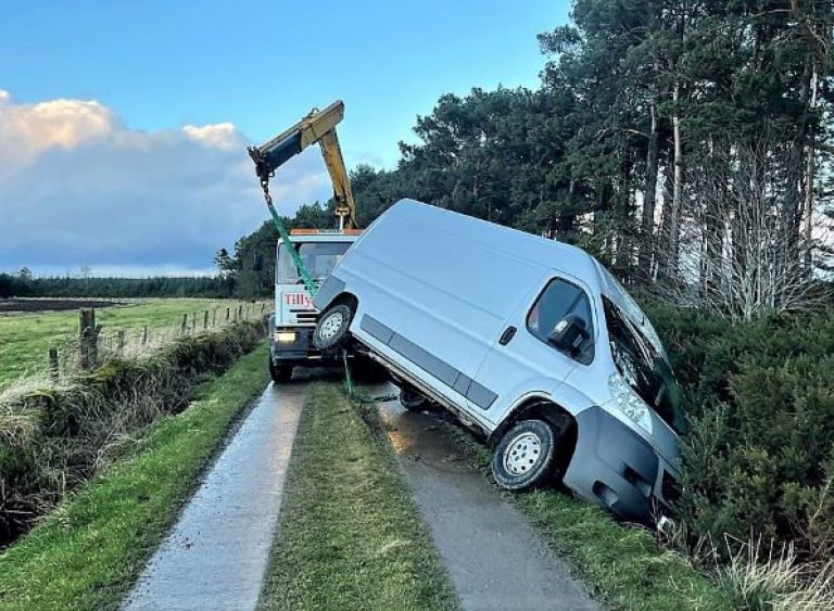 Pegasus Couriers Van Inverness wypadek